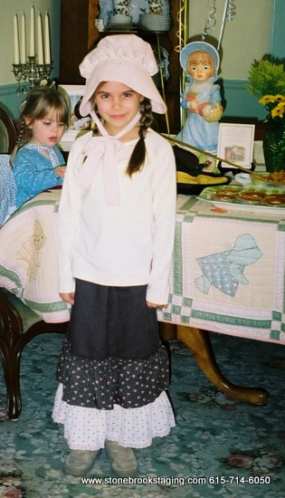 Girls Prairie Dress and Bonnet. Laura Ingalls Wilder. Pioneer Costume.world  Book Day. 