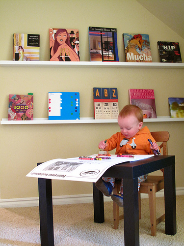 https://thedecorologist.com/wp-content/uploads/2011/05/lack-table-as-toddler-table-from-pencilshavingsblog.jpg