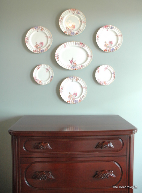 How To Hang Plates Art Groupings The Decorologist - How To Hang Picture Groupings On A Wall