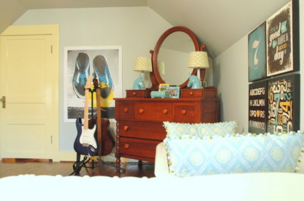 yellow trim teen bedroom
