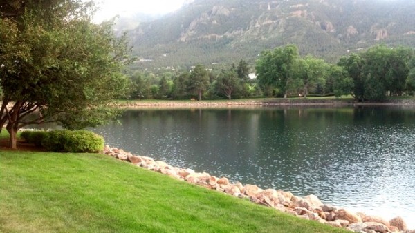 lake at broadmoor hotel