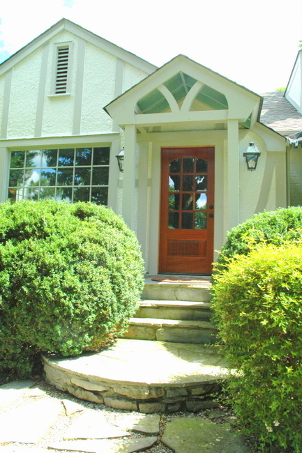 Tudor Lite - Exterior Paint Colors - The Decorologist