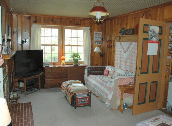 Knotty Pine Wood Paneling