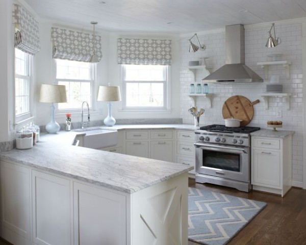 white-kitchen-with-lamps