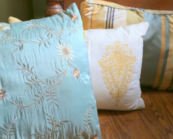 home staging pillows