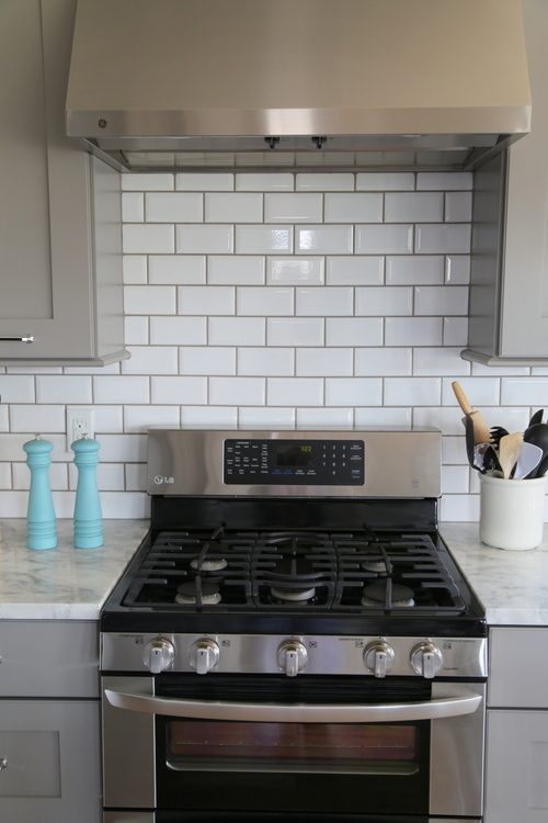 15 Tempting Tile Backsplash Ideas for Behind the Stove  Trendy kitchen  backsplash, White tile kitchen backsplash, White kitchen tiles