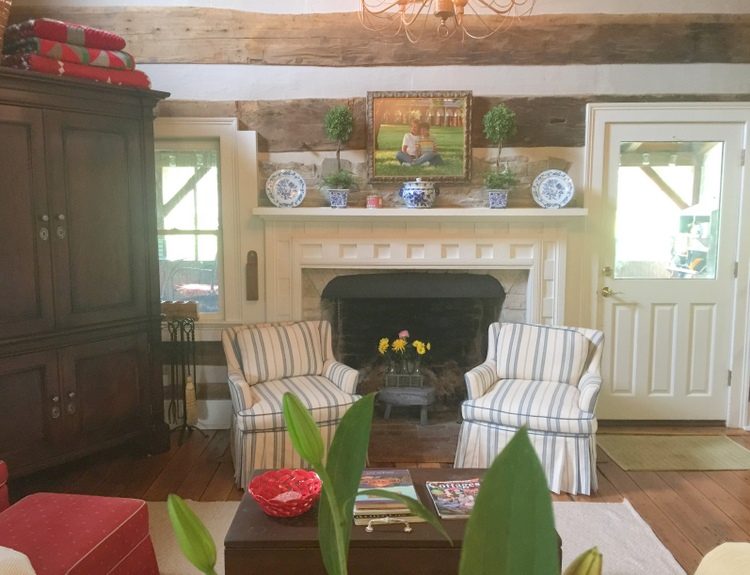 log cabin interior fireplace