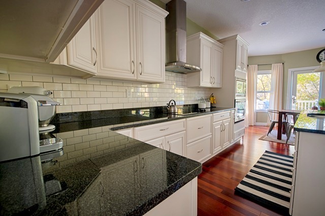 cream backsplash dark grout