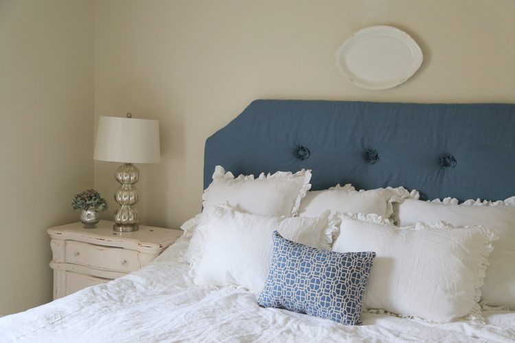 blue and white bedroom design