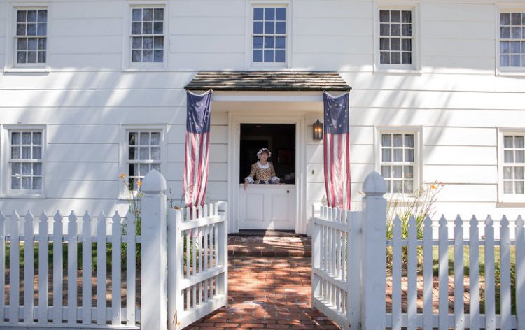 white trim color on white house