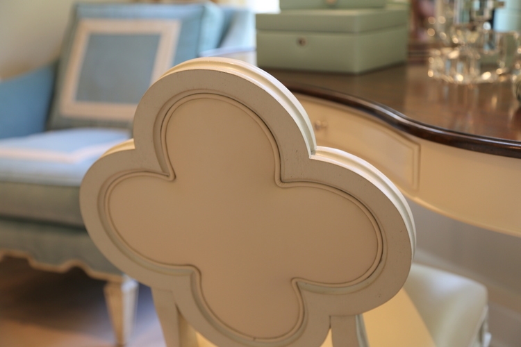 clover shaped chair back