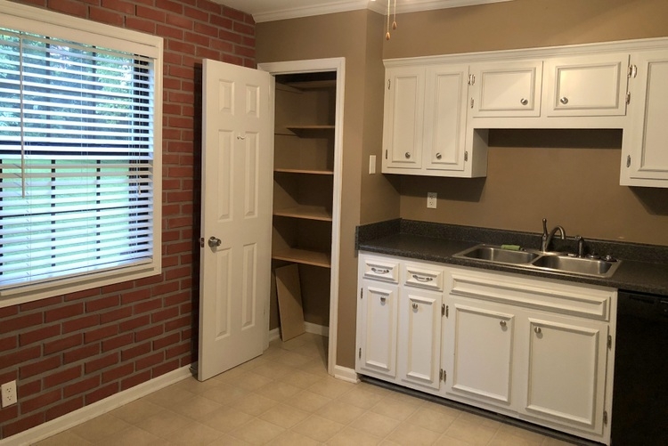 faux red brick in kitchen