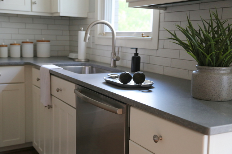 caesarstone rugged concrete quartz countertop design by Kristie Barnett, The Decoorlogist