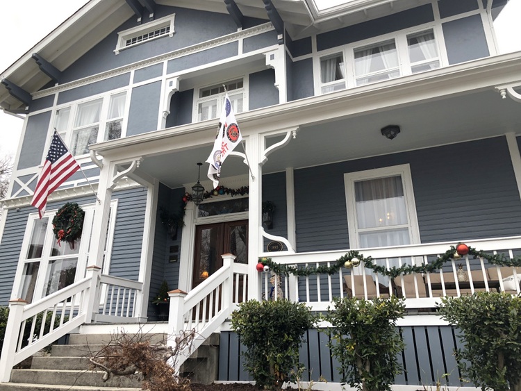 benjamin moore spellbound house exterior