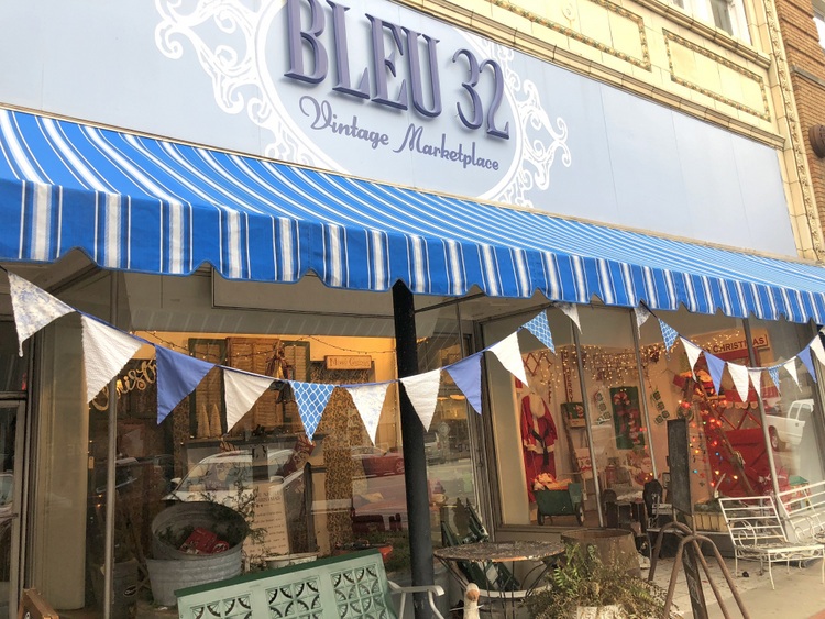 Bleu 32 Vintage Marketplace in Columbia, TN