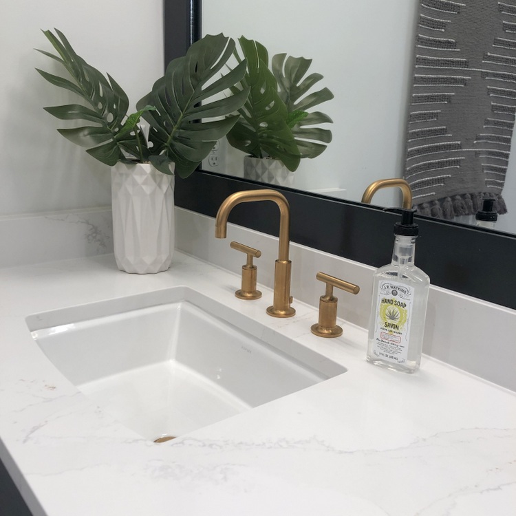 2019 decorating trends include gold bathroom fixtures