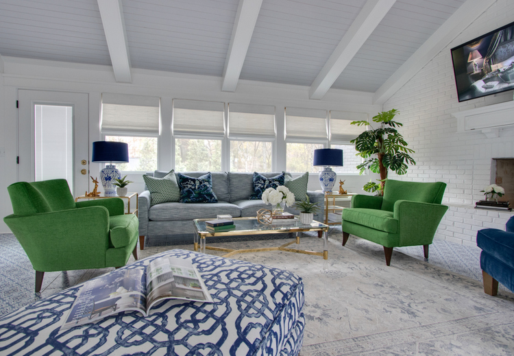 sunroom with vaulted ceilings