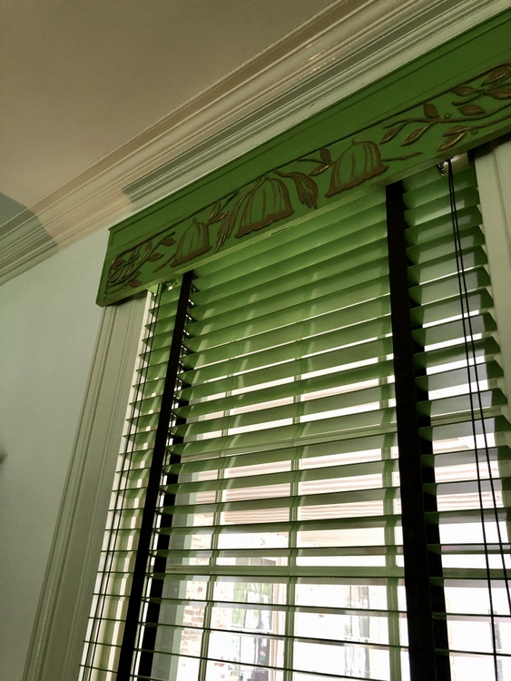 green venetian blinds