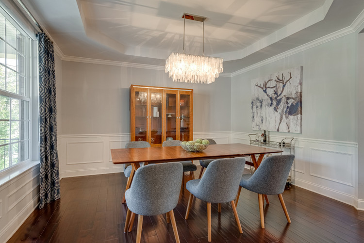 dining room staging in a seller's market by the decorologist